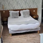 Anzac Hotel *